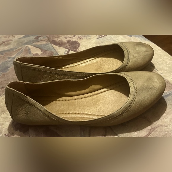 Frye Shoes - Taupe leather Frye Flats - 8.5M